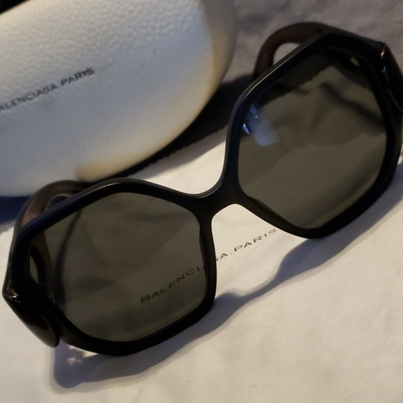 Balenciaga Accessories - 📣 HP Authentic Balenciaga Shades!
